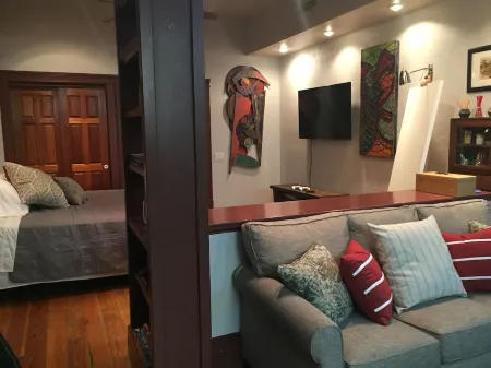 Night Owl 4N DOWNTOWN (optional paid parking upon request)