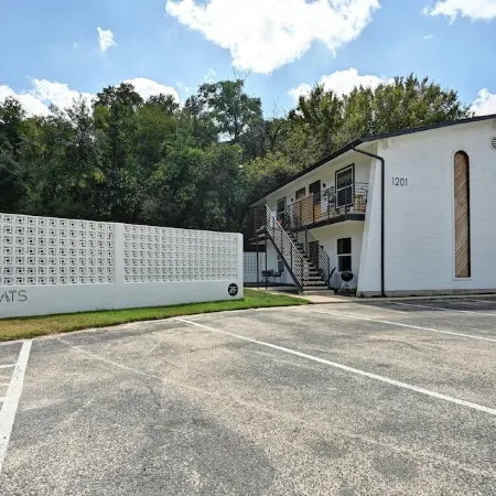 NEW! Walk to Zilker & Barton Springs! King Bed!
