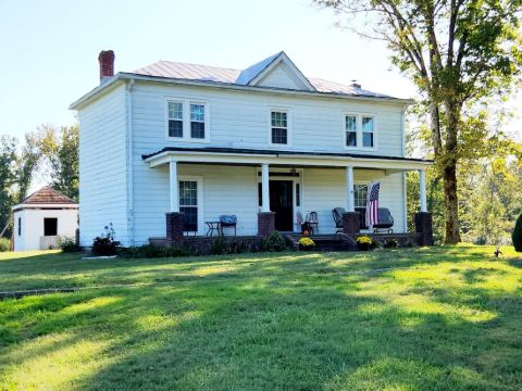 Cozy 2-bedroom farmhouse on 12 acres in New Kent County just 7 miles off of I64