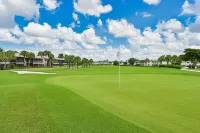 Glades Golf & Country Club-Large, Updated 2/2 Condo Near  Shopping, Beach & Pier