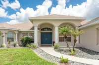 Heated Pool, WIFI, Grill, Near Boca Grande and Englewood Beach,Yard w/ Canal