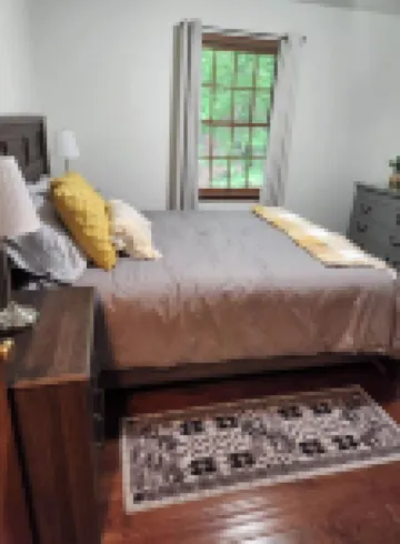 Centrally located retreat in Massanutten Resort. Hot tub and game room!