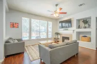 5BD/2.5BA HAWAIIAN OASIS IN THE WOODLANDS - ALOHA!