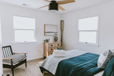 NEW LISTING!!  Designer Home, Private Pool, 2 Blocks to the Beach, Sleeps 10