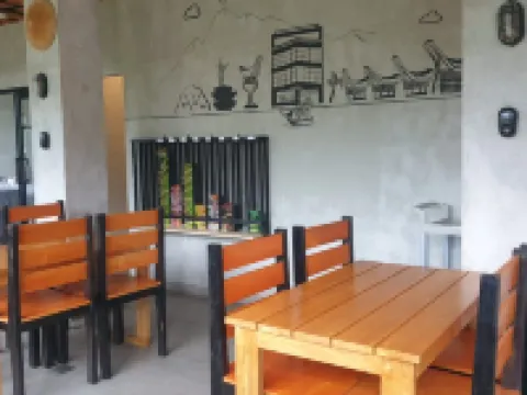 Inn De' Lopi & Cafe 北托拉查縣酒店