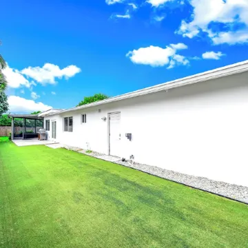 Private Home! Large Open Backyard+Close 2 Beach!