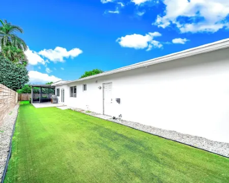 Private Home! Large Open Backyard+Close 2 Beach! Hotels in Lighthouse Point