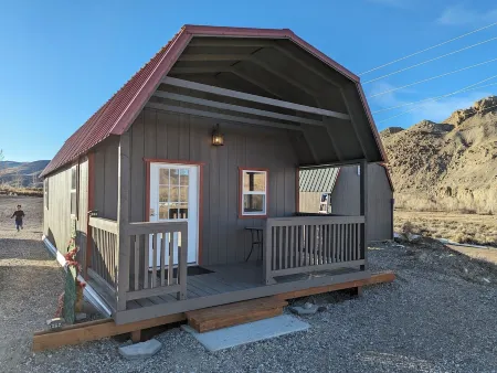 Starry Night Cabin 1-Bedroom with Loft and Mountain Views on US 93