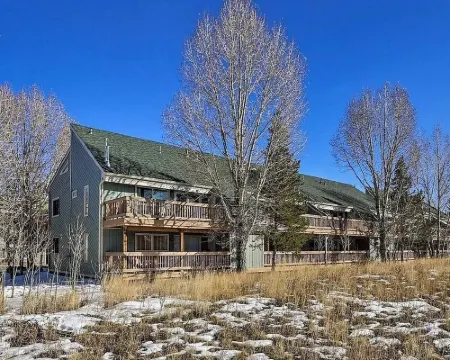 Fraser Condo Near Tubing Hill! フレイザーのホテル