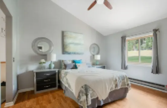 Paradise by the Creeks edge, hot tub overlooking creek, bar area w/ music BT Hotels in Mount Rushmore UT