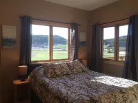 Newer Modern Lodge! Central Black Hills, 4 Bdrms/2 Baths-15 Min. to Mt. Rushmore