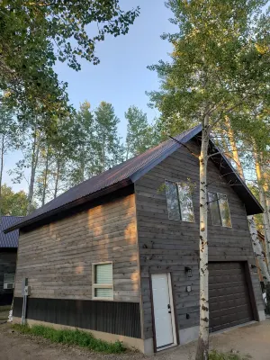 New construction 17 miles to YNP,  garage,  WIFI, AC, outdoor barbecue grill