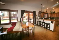 Awesome Custom-built Guesthouse In Quiet Downtown Location