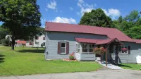 A Quiet Private Home With All Your Needs Fulfilled. Fun Year-round Destination
