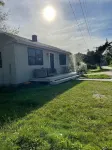 Tranquil waterfront cottage.  Recently remodeled, with relaxation in mind. Hotels near Silvershell Beach