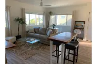 Luxury Modern /AC/5 STAR LOCATION/WALK 2 BEACH