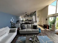Charming Coastal Getaway!3 Bed 2 Bath with 3 Private Yards. Clean. Dog Friendly.