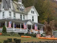Grandma's Mountain Cabin - Up and Running Hotels in Edneyville