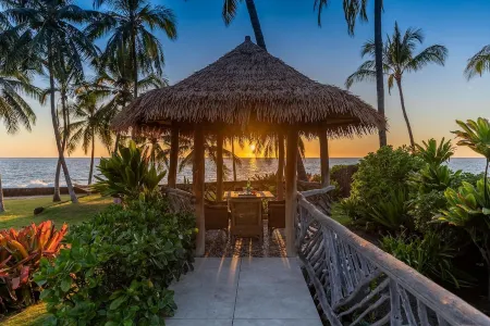 Ultra private oceanfront gated compound with pool & spa just minutes from town.