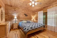 Secluded Wood Cabin-Amazing Mtn Views, Hot Tub, WiFi