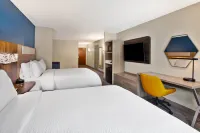 Holiday Inn Express & Suites Grand Rapids-North