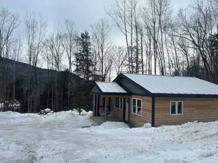 Forest Edge Homestead Charming 2 bdr. Bungalow in heart of MT Washington Valley