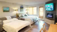 GREAT Value! Classy Comfortable King Bed Studio, Sleeps 4!
