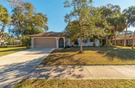 Stunning 2Br/2Ba Pool Home Near Beaches