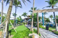 Stylish Poolside 2-Bed, 2-Bath Unit with Private Yard at Pompano Beach Pointe