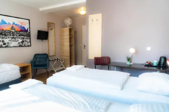 St Christopher's Inn Vienna Отели рядом с достопримечательностью «Парк Модена»