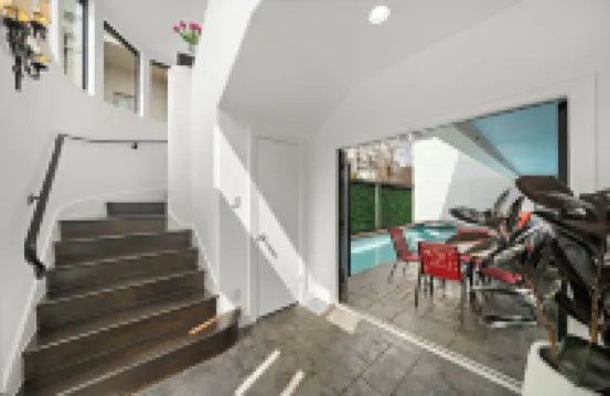 The Kirby Retreat. Heated Pool, King Suites and Games. Secluded, Central Setting