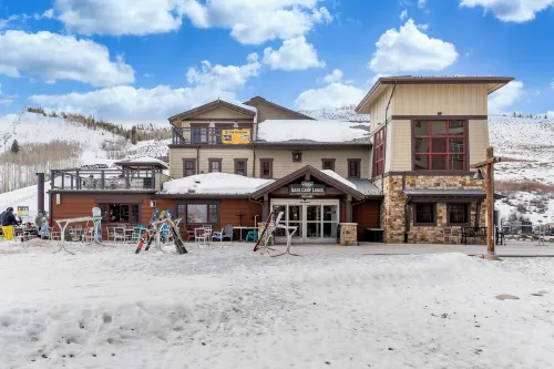 Luxury 1-bedroom ski in/ski out condo in lovely Granby Ranch