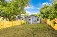 Casa Bohemia - 5 Star Location - Convenience and Comfort - Free L2 EV Charging Hotels in Alamo Heights