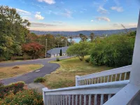 11. Spacious Lakeview home, King bed, minutes to downtown, shopping, boat ramps - Bintang 3