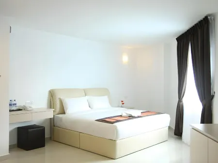 Peach Hill Hotel Отели рядом с достопримечательностью «Mosque Tanjung Puteri Resort»