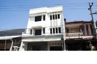 RedDoorz @ Raya Ngagel 2 Hotels in Gubeng