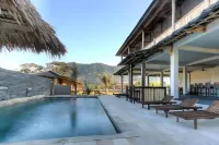 Baha Baha Villas West Sumbawa - Free Yoga Class, Gym Daily Included for Guest - Fast Wifi Starlink فنادق في Pasir Putih