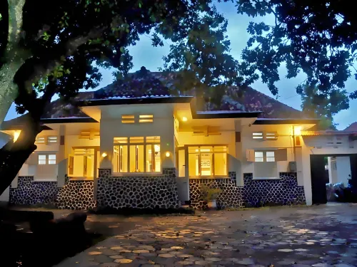 Reddoorz Syariah Near Wijilan Yogyakarta - Pensions