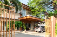 RedDoorz Plus Syariah Near Java Supermall Semarang 2 Hôtels à : East Semarang