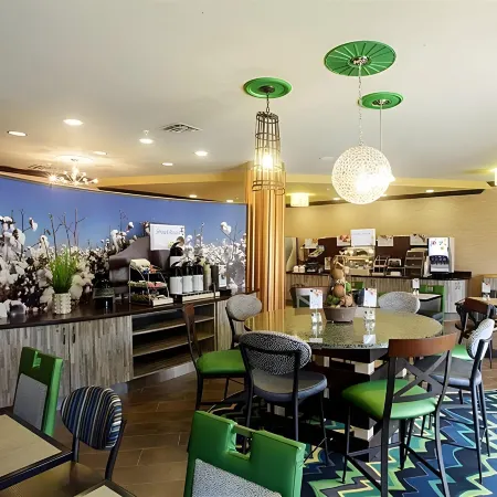 Holiday Inn Express & Suites PERRY-NATIONAL FAIRGROUND AREA by IHG