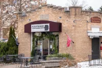 NEW - The Vino Vista Retreat - A Historical stay in Traverse City, MI Hotels near Clinch Park