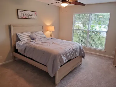 Golden Isles Lake House Отели рядом с достопримечательностью «Государственный заповедник Форт Фредерика»