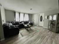 Charming 2-bedroom apartment in lovely Orchard Park Hotel di Orchard Park