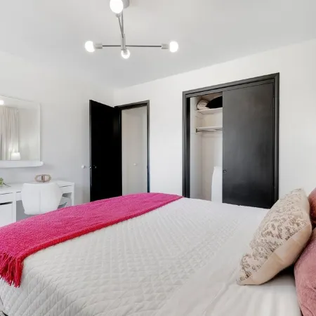 King Bed, Fenced Yard, Parking, TV’s in All Rooms! Near Parks