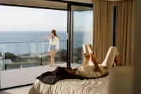 Bayview Luxe Entertainer Pool & World Class View - balcony