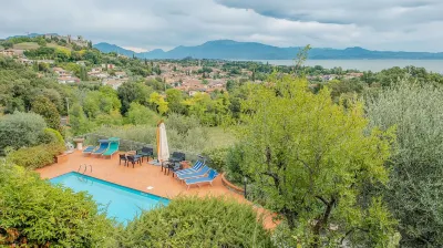 Villa CastleGrace Lake Garda - Italian Homing فنادق في 