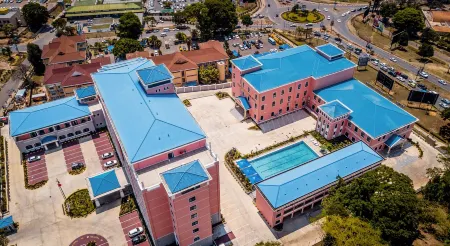 Golden Peacock Hotel Blantyre Отели в г. Блантайр