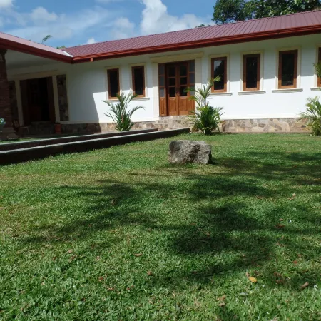 The Crown Hotel Dambulla