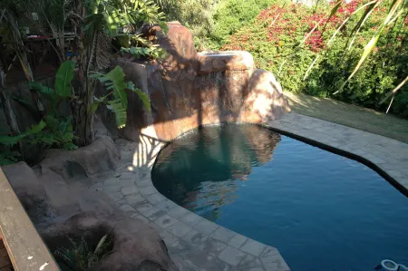 Bon A VIE Self-Catering and b&b Gonubie Full Solar Power, No Load Shedding! Отели в г. Chintsa