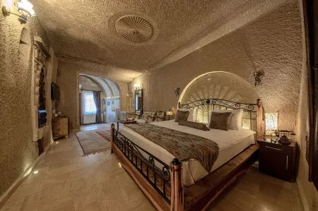 Roma Cave Suite